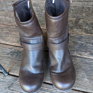 Old Navy Boots size 8